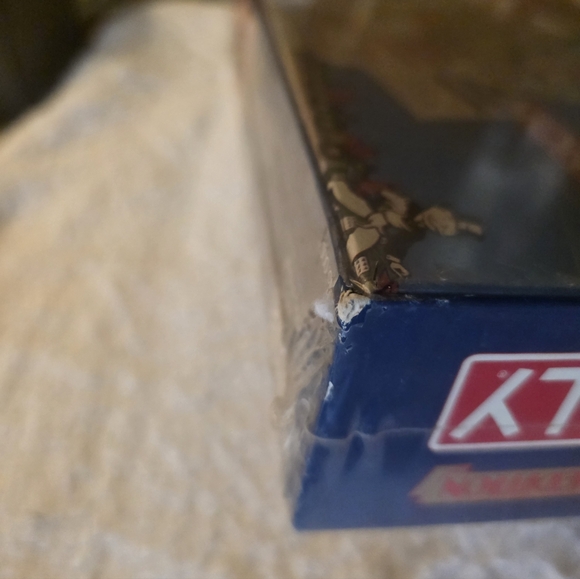 Vintage Sealed Monopoly Deluxe Anniversary Edition. W/ anniversary gold train. - Picture 11 of 12